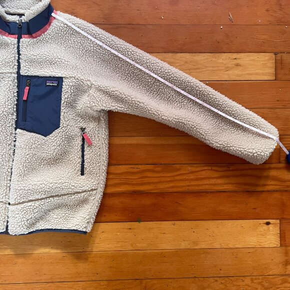 Patagonia Beige Sherpa Fleece Jacket with Navy & Pink Accents - Picture 8 of 9